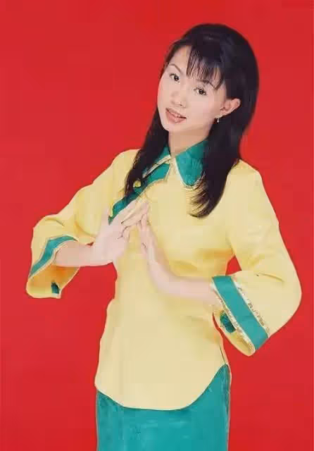 甜歌皇后卓依婷，為何40多歲了，還是這麼有少女感？