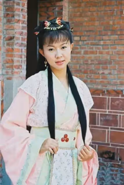 甜歌皇后卓依婷，為何40多歲了，還是這麼有少女感？
