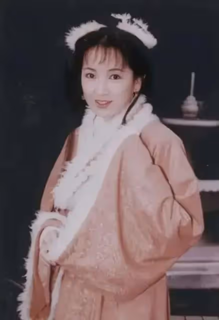 龔慈恩真的是從年輕美到老，不整容的臉就是經老！