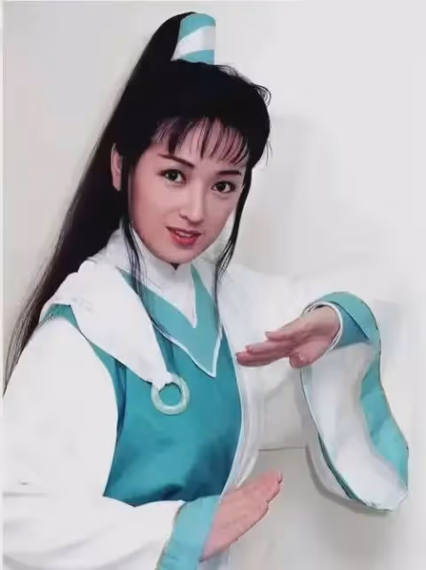 龔慈恩真的是從年輕美到老，不整容的臉就是經老！