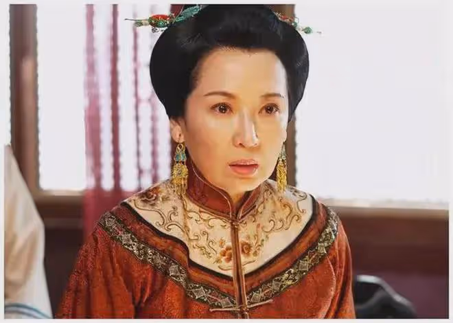 龔慈恩真的是從年輕美到老，不整容的臉就是經老！