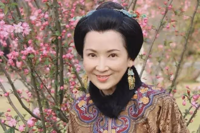 龔慈恩真的是從年輕美到老，不整容的臉就是經老！
