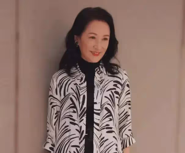 龔慈恩真的是從年輕美到老，不整容的臉就是經老！