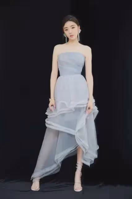 張月不僅演技好，穿搭也在線，當然未來也是可期的！
