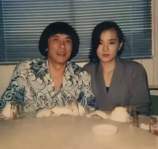 謝金燕的時尚動感穿搭，為何顯得她既漂亮又女人還高級？