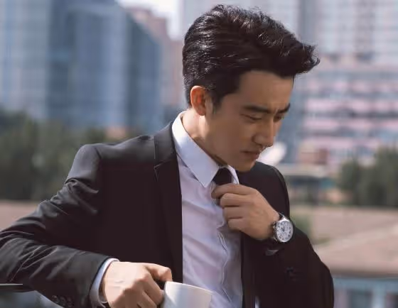 被丑手指拖累的3位男明星,明明有張俊美臉,伸出手卻能把人笑死
