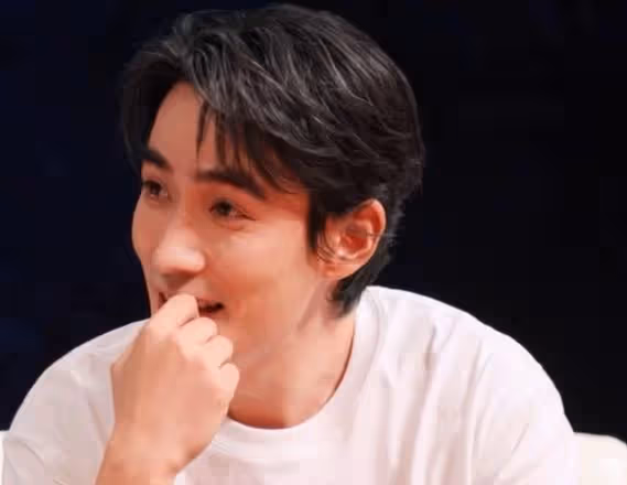 被丑手指拖累的3位男明星,明明有張俊美臉,伸出手卻能把人笑死