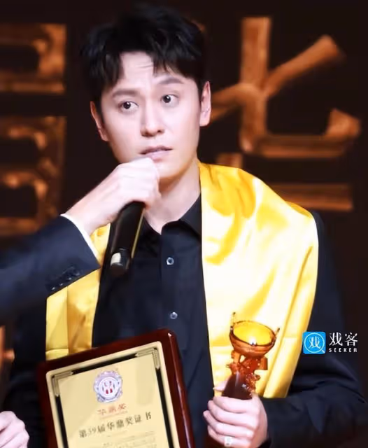 澳門這一天:劉曉慶變臉,柳岩葫蘆身材搶鏡,李多海咋長這樣了