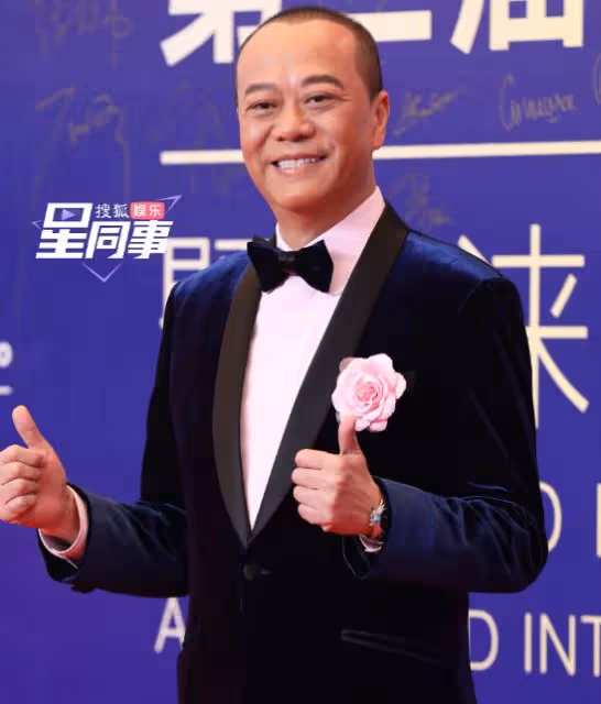 澳門這一天:劉曉慶變臉,柳岩葫蘆身材搶鏡,李多海咋長這樣了