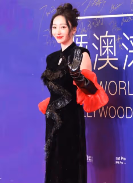 澳門這一天:劉曉慶變臉,柳岩葫蘆身材搶鏡,李多海咋長這樣了