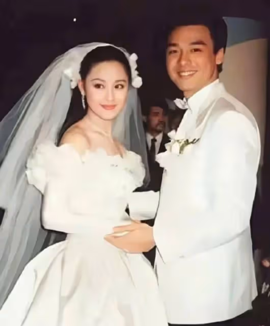 當45歲章子怡碰上61歲章小蕙,我才明白「女人微胖」才是極品