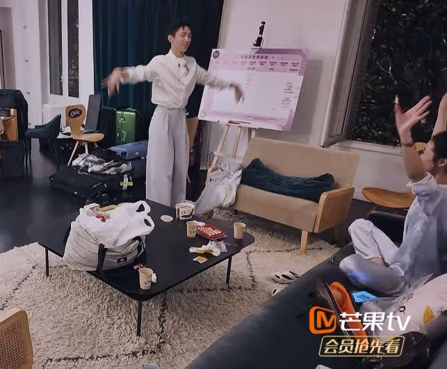 這次,周雨彤藏了多年的「體面」,被一檔綜藝撕了個稀巴爛