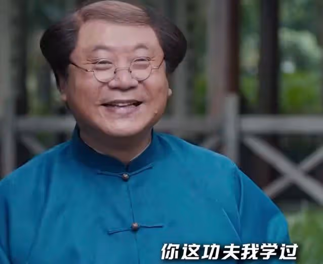 62歲的范偉,再次爆紅全網,離開趙本山,是他最正確的選擇