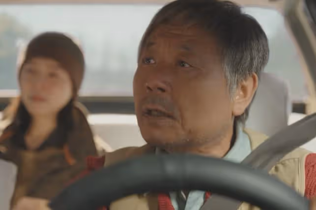 62歲的范偉,再次爆紅全網,離開趙本山,是他最正確的選擇