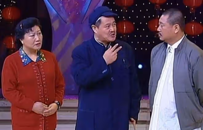 62歲的范偉,再次爆紅全網,離開趙本山,是他最正確的選擇