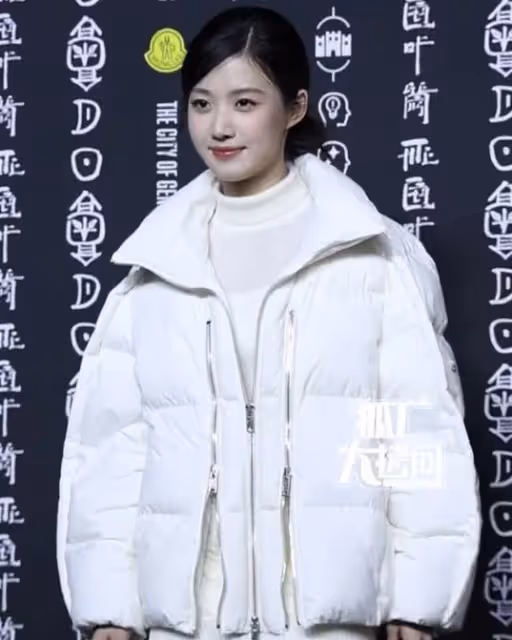 上海這一晚,被「全裹」出鏡的舒淇驚艷,不穿暴露禮服卻艷壓群芳