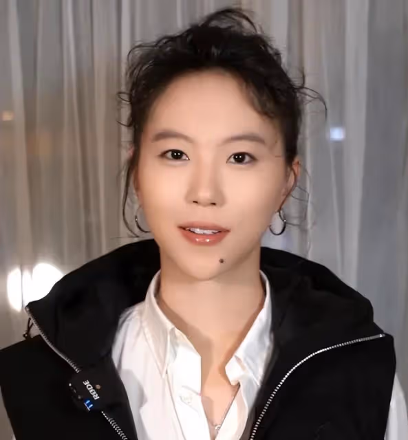 上海這一晚,被「全裹」出鏡的舒淇驚艷,不穿暴露禮服卻艷壓群芳
