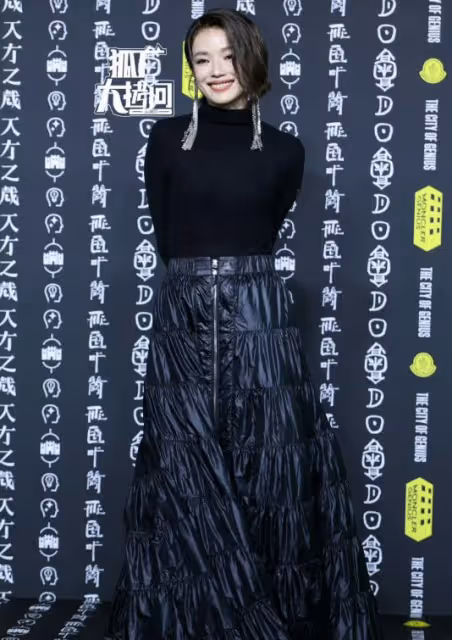 上海這一晚,被「全裹」出鏡的舒淇驚艷,不穿暴露禮服卻艷壓群芳