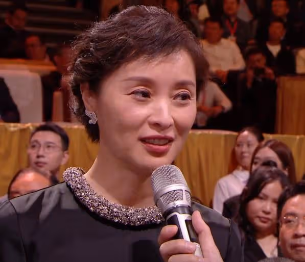 金鷹獎這一夜,人情冷暖,咖位高低,在趙麗穎身上體現得淋漓盡致