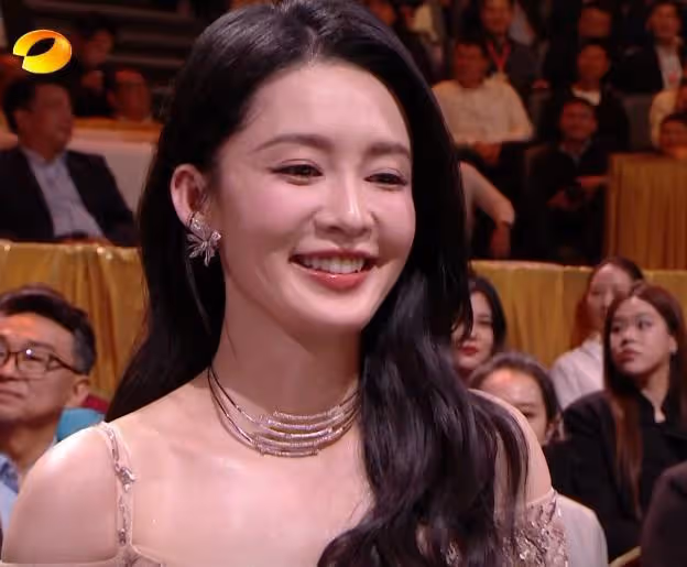 金鷹獎這一夜,人情冷暖,咖位高低,在趙麗穎身上體現得淋漓盡致