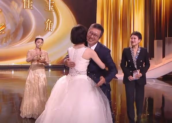 金鷹獎這一夜,人情冷暖,咖位高低,在趙麗穎身上體現得淋漓盡致
