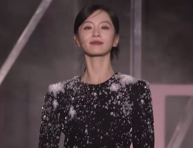 劉亦菲楊冪同框太難看,全程尷尬、愛答不理,裝都懶得裝了