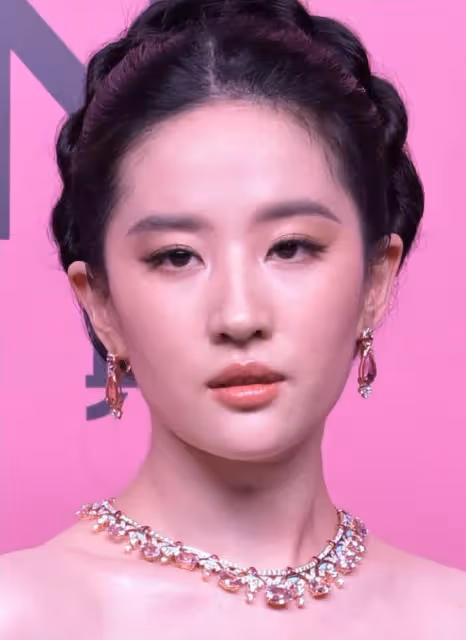 劉亦菲楊冪同框太難看,全程尷尬、愛答不理,裝都懶得裝了