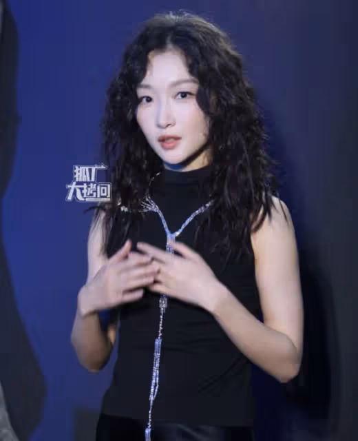 當32歲肖戰跟32歲周冬雨站一起,我才徹底明白,什麼叫頂級自律