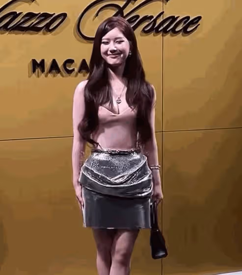 娛樂圈再嫌她土,也攔不住她上桌成頂流!