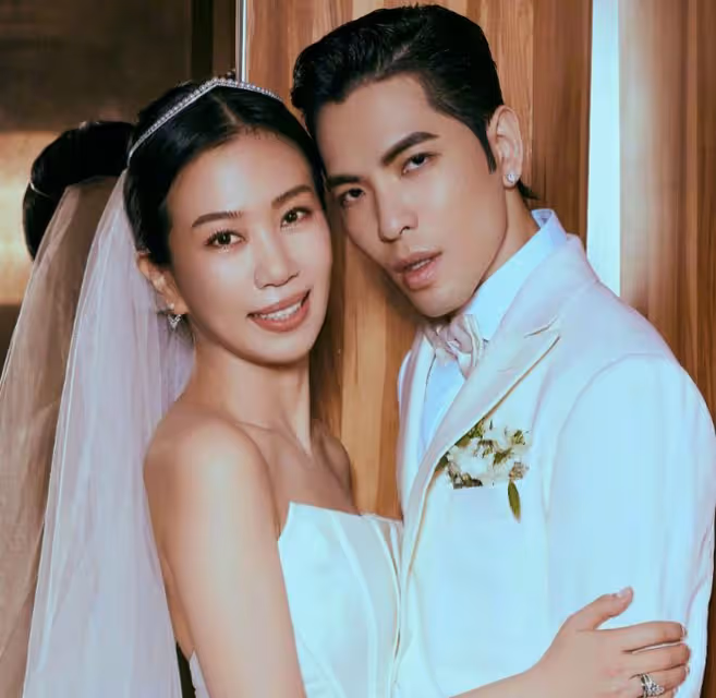 蕭敬騰婚禮:賈靜雯露肩,小S露腿,都敗給了「全裹」出鏡的舒淇