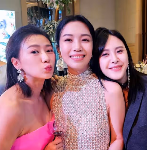 蕭敬騰婚禮:賈靜雯露肩,小S露腿,都敗給了「全裹」出鏡的舒淇