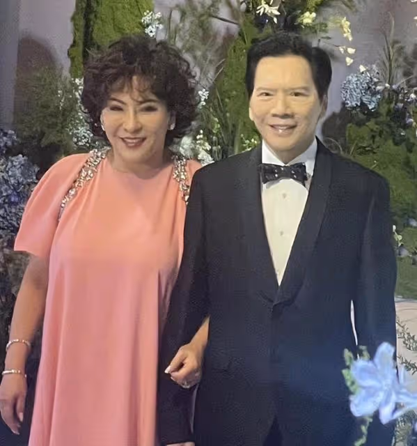 蕭敬騰婚禮:賈靜雯露肩,小S露腿,都敗給了「全裹」出鏡的舒淇