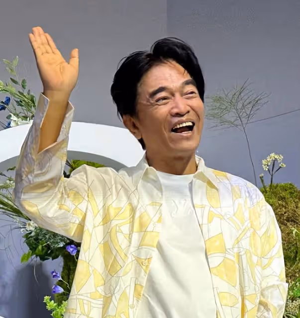 蕭敬騰婚禮:賈靜雯露肩,小S露腿,都敗給了「全裹」出鏡的舒淇