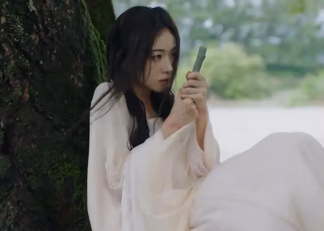 空降就拿下熱榜第一,女性復仇爽劇火了,吳謹言成功讓觀眾入坑