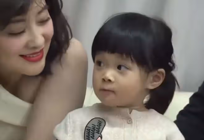 梅婷女兒進軍電影圈!11歲快快繼承媽媽美貌,母女倆如粘貼複製