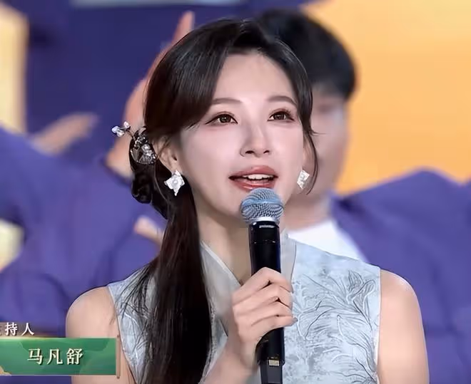 重陽節晚會看點:萬茜的腿,黃曉明的臉,朱迅咋長這樣了?