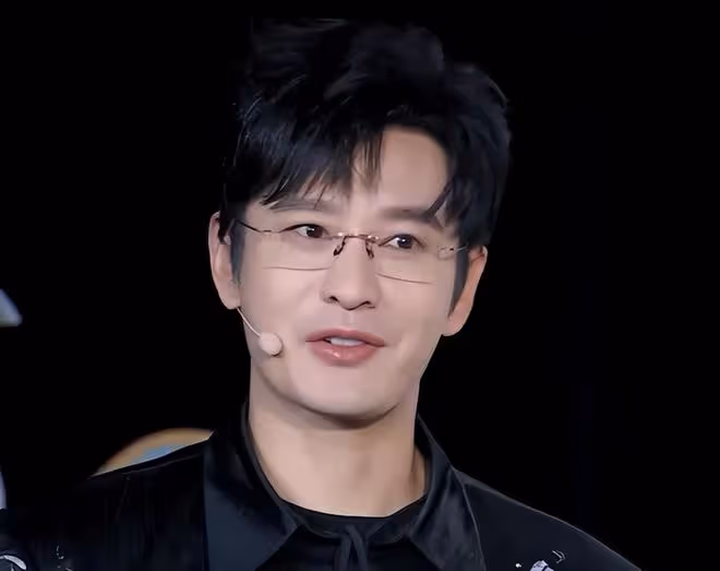 重陽節晚會看點:萬茜的腿,黃曉明的臉,朱迅咋長這樣了?