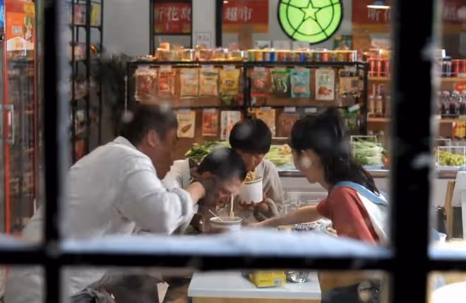 《我在長征路上開超市》開播炸了,被要求停播下架,為何罵聲一片