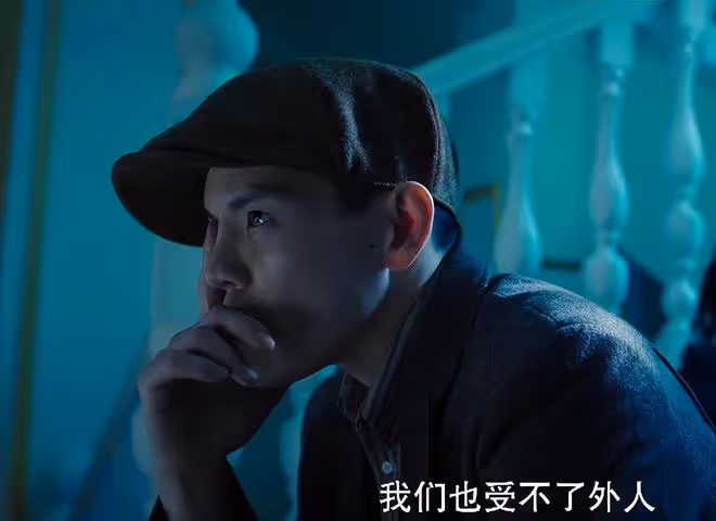 笑岔氣了!向佐憑「山頂洞人」式演技上熱搜,本人評論區已淪陷