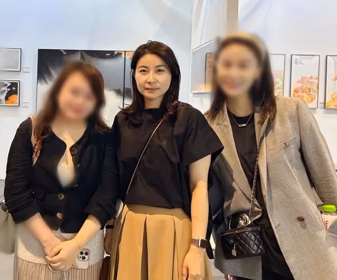看了郭晶晶女兒穿20元的褲子現身,我才明白郭晶晶和李湘的區別