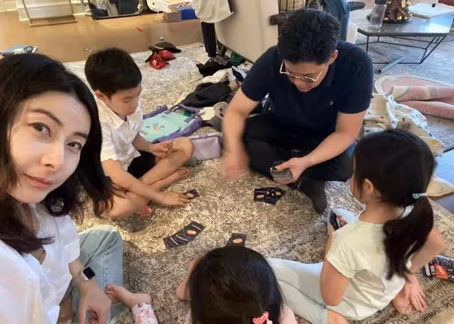看了郭晶晶女兒穿20元的褲子現身,我才明白郭晶晶和李湘的區別