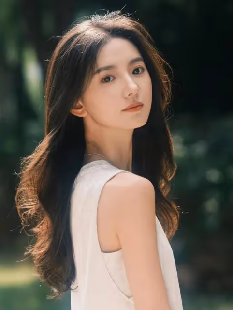 於正終於淘到寶了!新簽小花被扒是大學毛概老師,淡妝撞臉林志玲