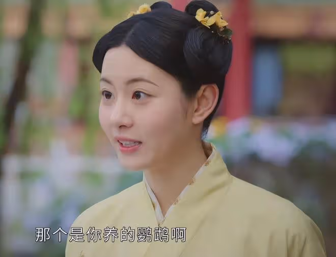於正終於淘到寶了!新簽小花被扒是大學毛概老師,淡妝撞臉林志玲