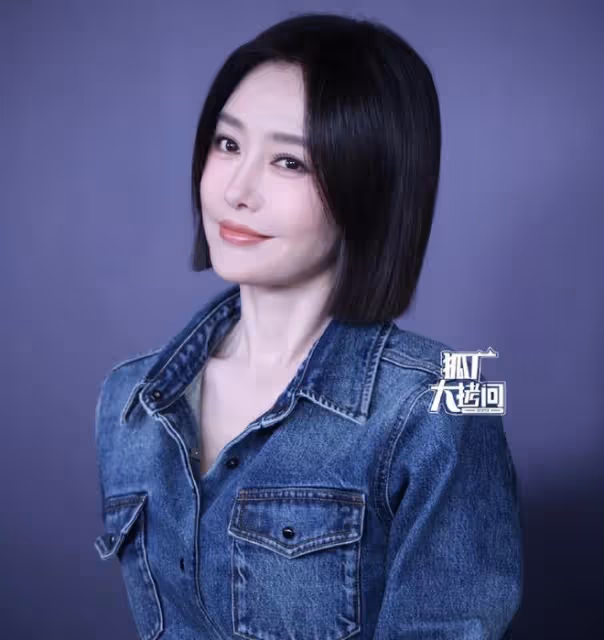 當45歲秦嵐跟59歲張曼玉站在一起，我才徹底明白，什麼叫頂級自律