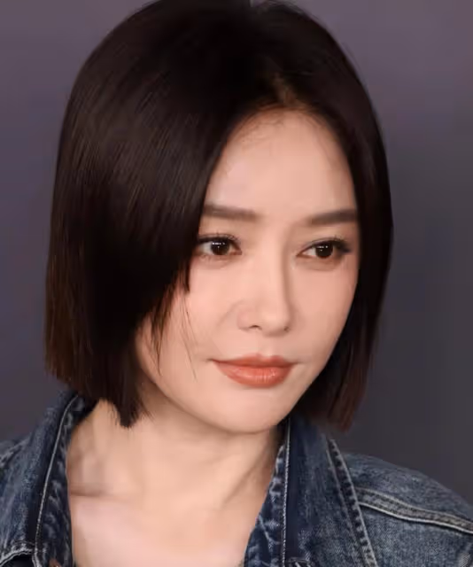 當45歲秦嵐跟59歲張曼玉站在一起，我才徹底明白，什麼叫頂級自律