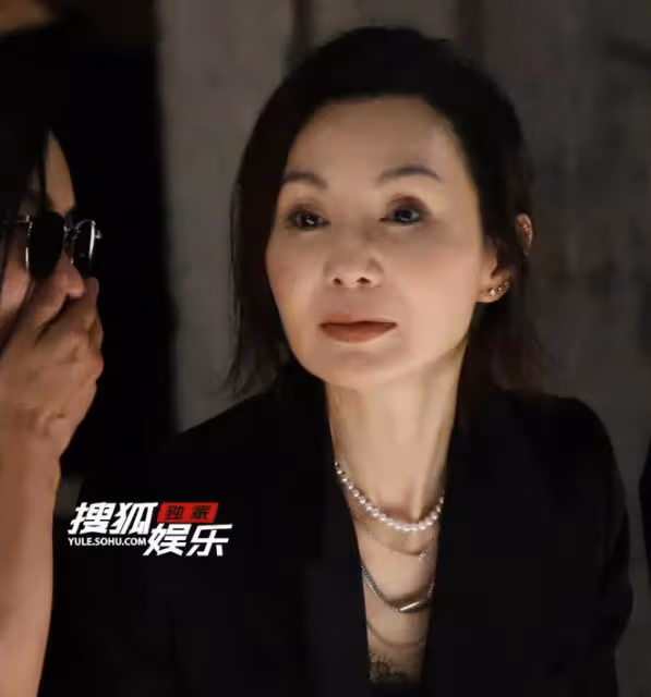 當45歲秦嵐跟59歲張曼玉站在一起,我才徹底明白,什麼叫頂級自律