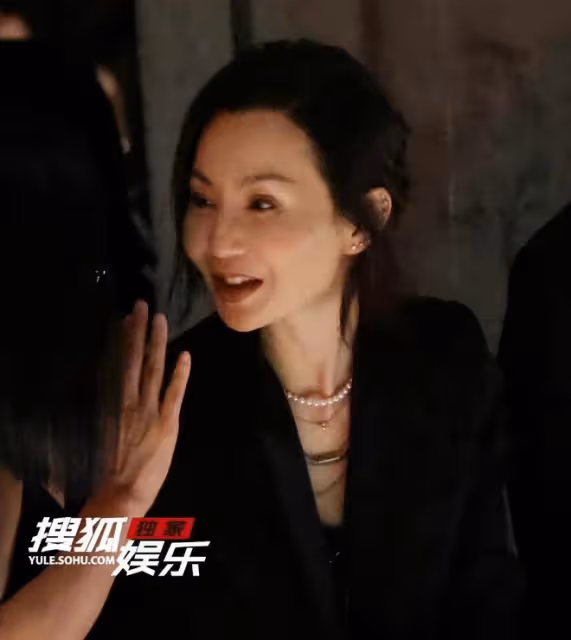 當45歲秦嵐跟59歲張曼玉站在一起,我才徹底明白,什麼叫頂級自律