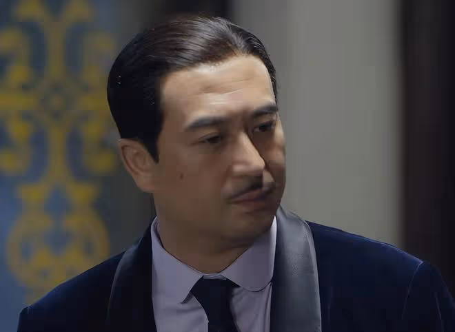當54歲張嘉益演親熱戲,跟劇中44歲董潔一同框,畫面就尷尬了