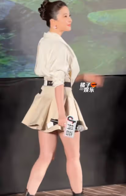 NBA這一夜,被劉亦菲的生圖驚艷了,肉乎乎的臉,甩打針臉幾條街
