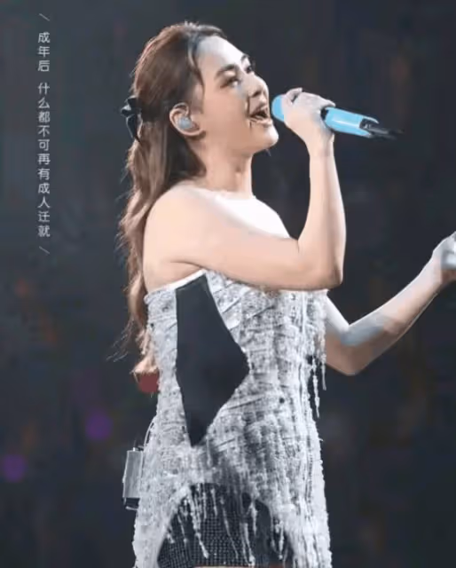 阿嬌的「大腿」,撕碎了多少女明星的「虛偽」面具